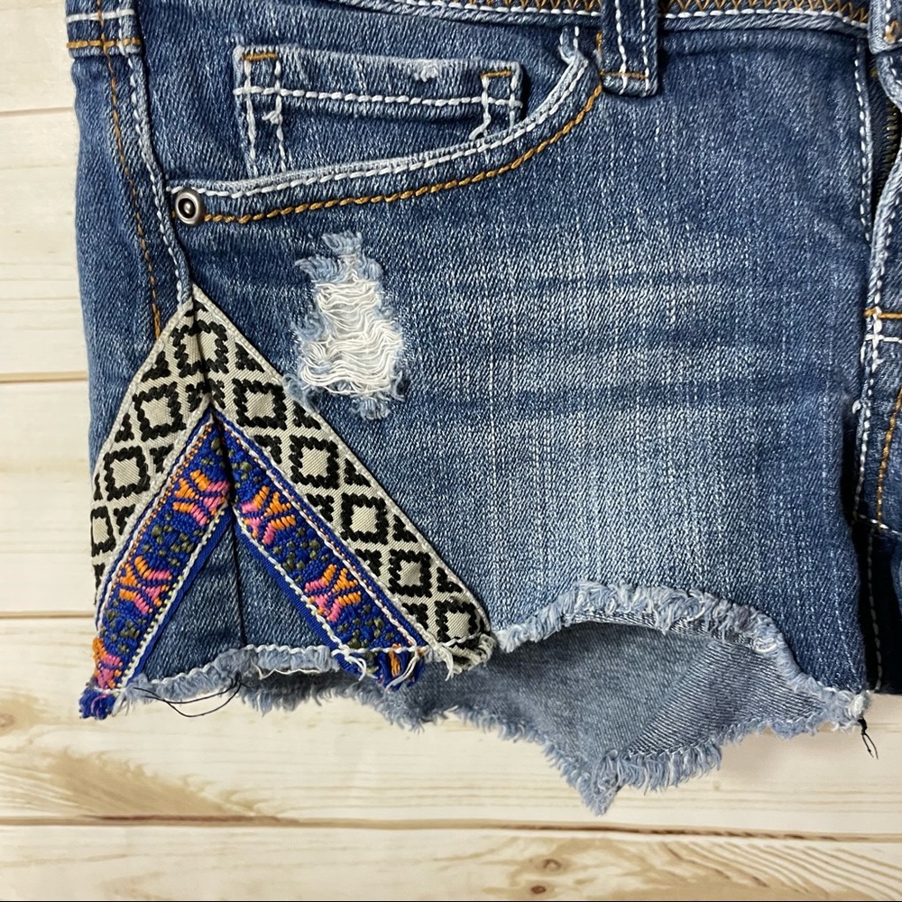 Mudd Low Rise Aztec Print Denim jean shorts - Picture 7 of 8